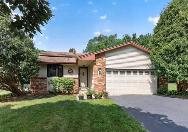 2nd image of 7238 Taffy Wy, Eden Prairie, MN 55346 | MLS# 7115004