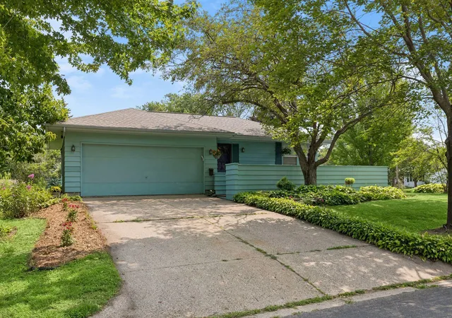 Photo 4 of Single family home for sale at 501 Sumner St E, Northfield, MN 55057 | MLS# 7115005 | Listing updated on 2026-09-26