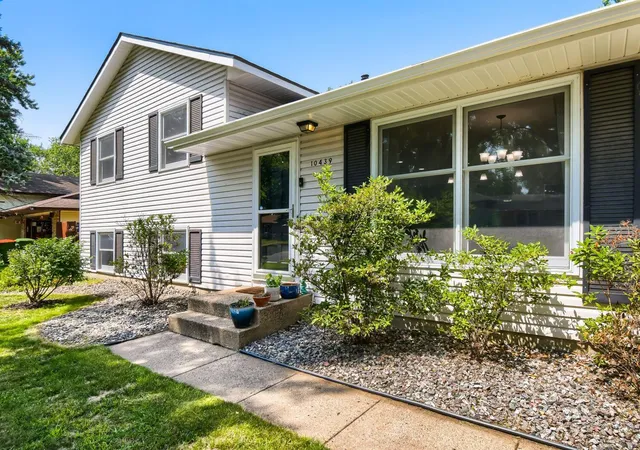 Photo 3 of Single family home for sale at 10439 Thrush St Nw, Minneapolis, MN 55433 | MLS# 7115018 | Listing updated on 2026-10-09