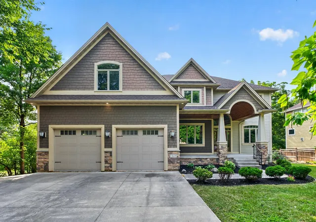 2nd image of 2635 Nathan Ln N, Minneapolis, MN 55441 | MLS# 7115022