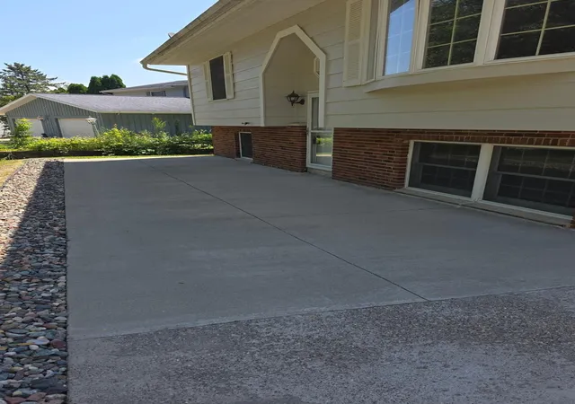 Photo 2 of Single family home for sale at 1004 21st Street Se, Rochester, MN 55904 | MLS# 7115027 | Listing updated on 2026-08-31