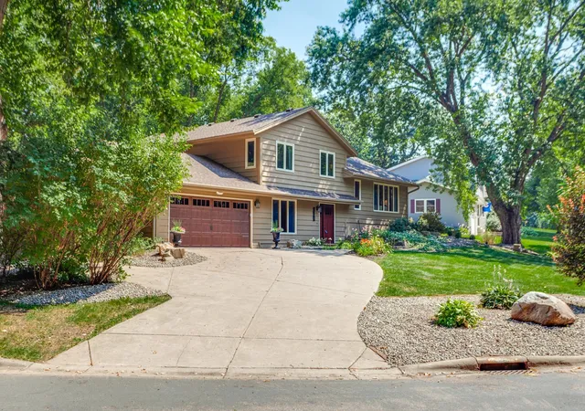 Photo 2 of Single family home for sale at 1395 Farmdale Rd, Saint Paul, MN 55118 | MLS# 7115059 | Listing updated on 2026-09-04