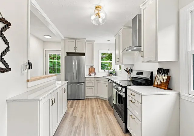 Photo 4 of Single family home for sale at 2130 Grand Ave, Albert Lea, MN 56007 | MLS# 7115063 | Listing updated on 2026-08-20