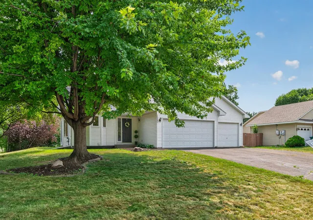 2nd image of 10607 56th St Ne, Albertville, MN 55301 | MLS# 7115066
