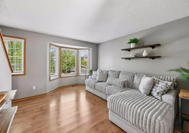 2nd image of 7764 Arboretum Vlg, Chanhassen, MN 55317 | MLS# 7115074