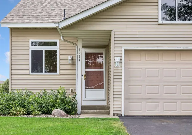 2nd image of 4244 Jarmann Ln, Shakopee, MN 55379 | MLS# 7115088