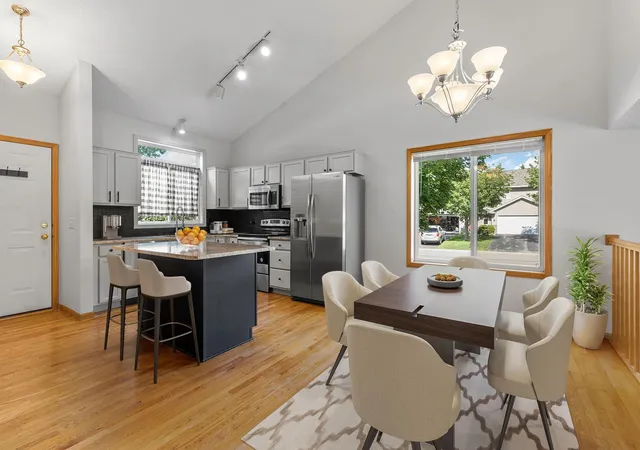 3rd image of 4244 Jarmann Ln, Shakopee, MN 55379 | MLS# 7115088