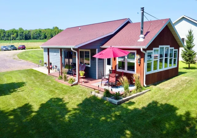 1st image of 83177 Salmonson Dr, Clinton, MN 56225 | MLS# 7115090
