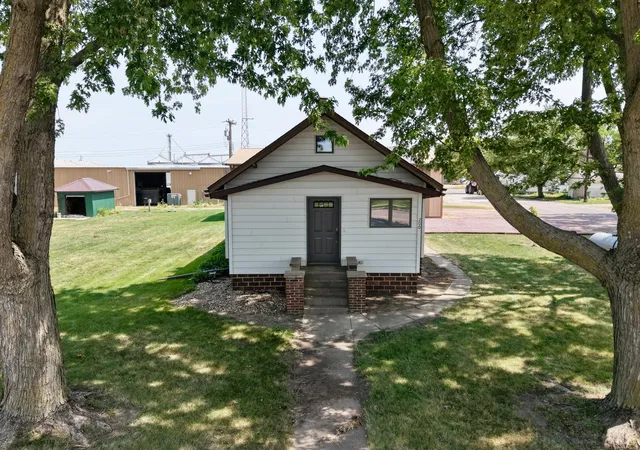 Photo 2 of Sale Pending at 200 2nd Street N, Darfur, MN 56022 | MLS# 7115092 | Listing updated on 2026-09-21
