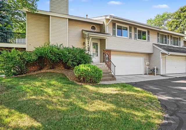 Photo 3 of Single family home for sale at 719 Evergreen Ct, Burnsville, MN 55337 | MLS# 7115103 | Listing updated on 2026-08-29