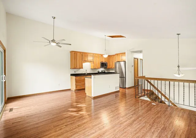 Photo 4 of Single family home for sale at 719 Evergreen Ct, Burnsville, MN 55337 | MLS# 7115103 | Listing updated on 2026-08-29