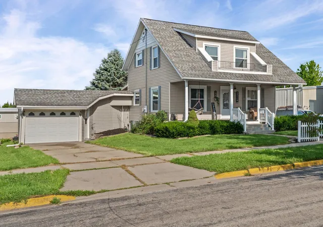 Photo 2 of Single family home for sale at 104 2nd Avenue Sw, Spring Grove, MN 55974 | MLS# 7115121 | Listing updated on 2026-08-31