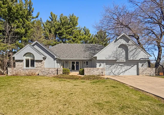 Photo 1 of Single family home for sale at 8992 Hidden Meadow Rd, Saint Paul, MN 55125 | MLS# 7115127 | Listing updated on 2026-08-04