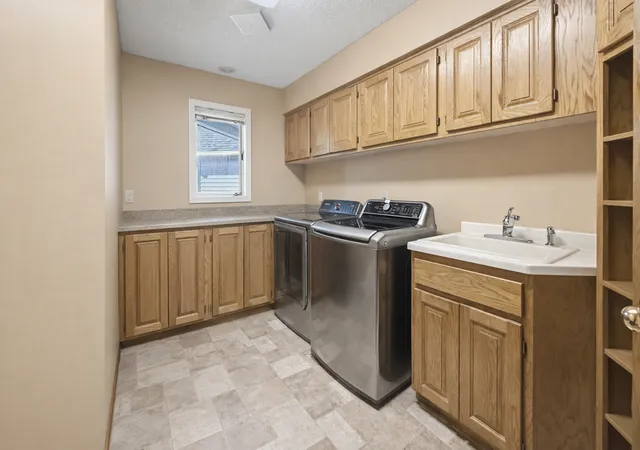 Photo 3 of Single family home for sale at 8992 Hidden Meadow Rd, Saint Paul, MN 55125 | MLS# 7115127 | Listing updated on 2026-08-04