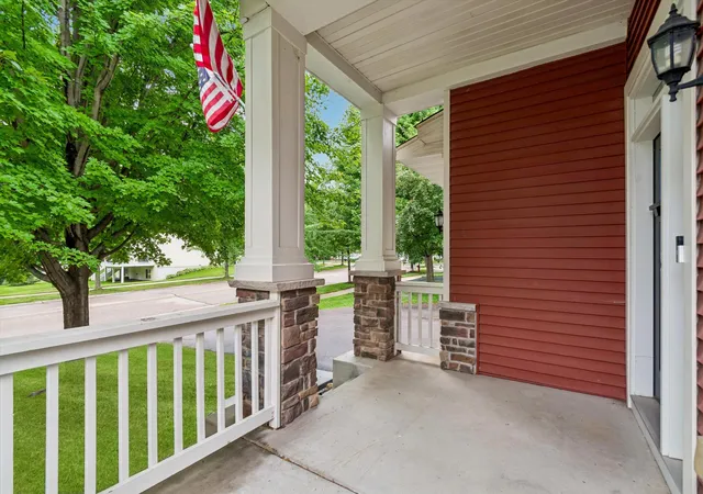 Photo 3 of Single family home for sale at 3947 Valencia Ln, Chaska, MN 55318 | MLS# 7115135 | Listing updated on 2026-10-07
