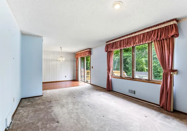 Photo 4 of Single family home for sale at 525 Lakewood Dr S, Saint Paul, MN 55119 | MLS# 7115141 | Listing updated on 2026-09-30
