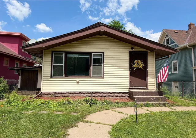 Photo 2 of Single family home for sale at 1173 Mclean Ave, Saint Paul, MN 55106 | MLS# 7115144 | Listing updated on 2026-10-12