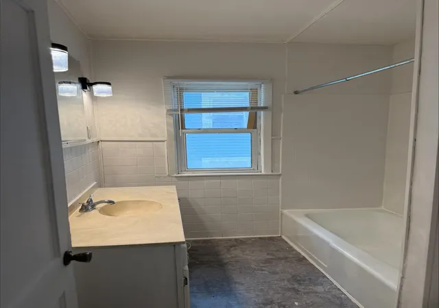 Photo 4 of Single family home for sale at 1173 Mclean Ave, Saint Paul, MN 55106 | MLS# 7115144 | Listing updated on 2026-10-12