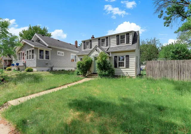2nd image of 1873 Hawthorne Ave E, Saint Paul, MN 55119 | MLS# 7115166