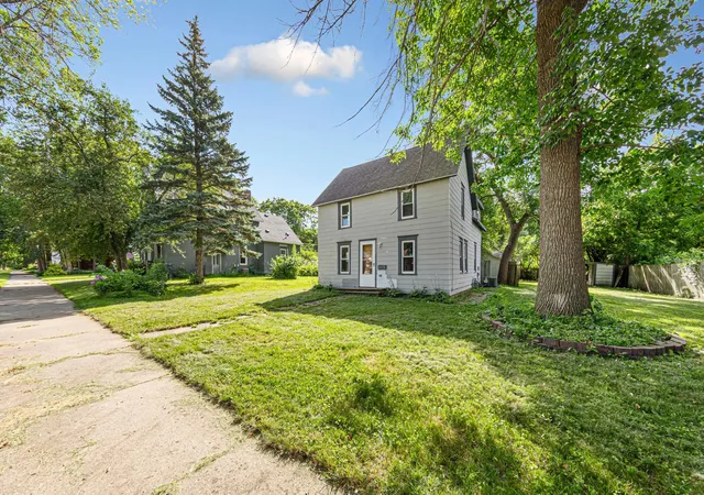 Photo 3 of Sale Pending at 1519 N 4th Street, Mankato, MN 56001 | MLS# 7115185 | Listing updated on 2026-09-01