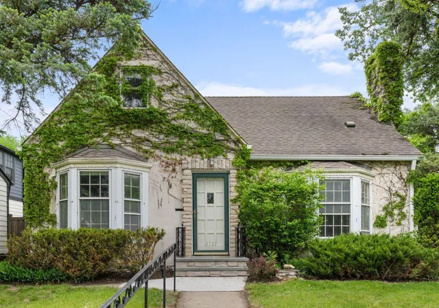 3rd image of 2717 France Ave S, Minneapolis, MN 55416 | MLS# 7115188