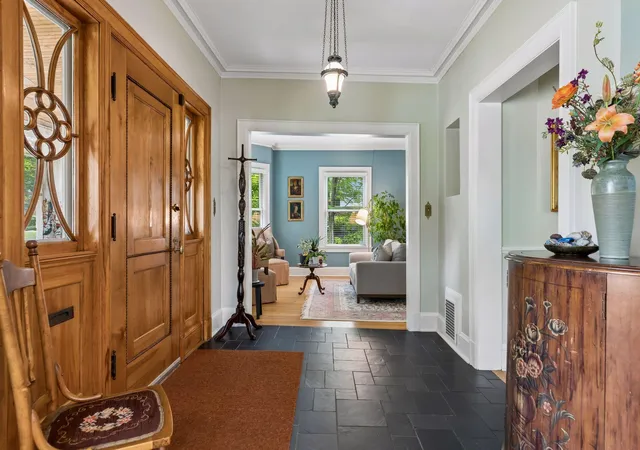 Photo 3 of Single family home for sale at 1818 Kenwood Pkwy, Minneapolis, MN 55405 | MLS# 7115198 | Listing updated on 2026-09-16