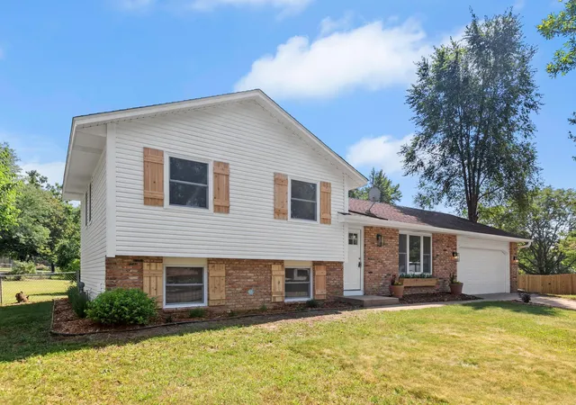 Photo 3 of Single family home for sale at 7541 Immanuel Ave Ct S, Cottage Grove, MN 55016 | MLS# 7115206 | Listing updated on 2026-08-06