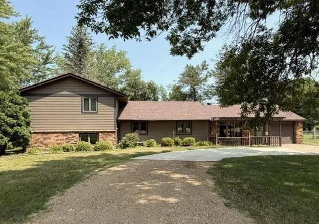Photo 1 of Single family home for sale at 2022 River Rd, Windom, MN 56101 | MLS# 7115207 | Listing updated on 2026-08-03