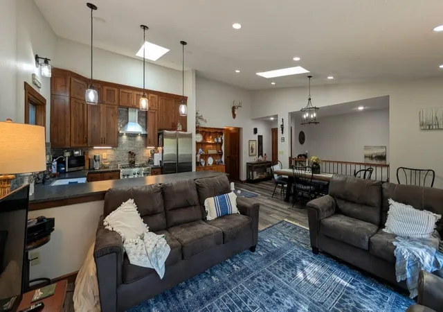 Photo 2 of Single family home for sale at 1216 Oak Dr, Montevideo, MN 56265 | MLS# 7115217 | Listing updated on 2026-09-12