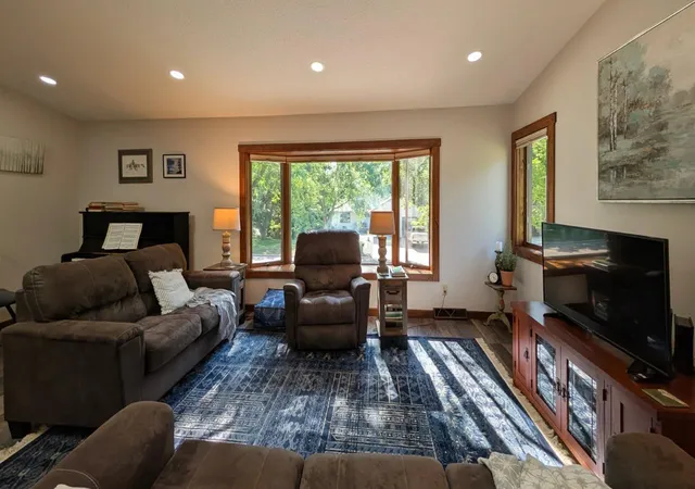 Photo 3 of Single family home for sale at 1216 Oak Dr, Montevideo, MN 56265 | MLS# 7115217 | Listing updated on 2026-09-12