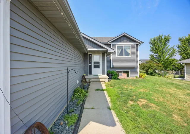 Photo 4 of Single family home for sale at 407 N 9th Street, Goodhue, MN 55027 | MLS# 7115243 | Listing updated on 2026-08-19