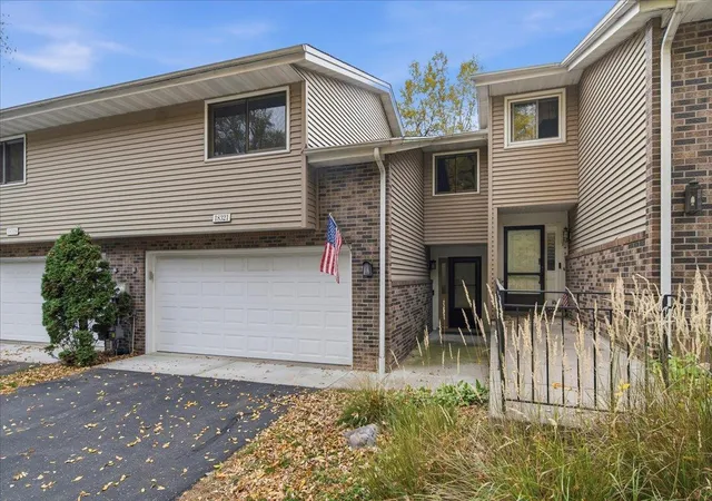 Single family home for sale at 18321 Creeks Bnd Dr, Minnetonka, MN 55345 | MLS# 7115252
