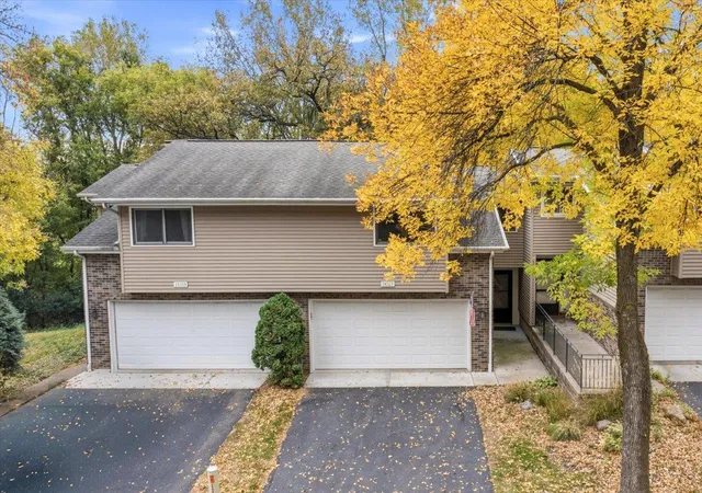 Photo 1 of Single family home for sale at 18321 Creeks Bnd Dr, Minnetonka, MN 55345 | MLS# 7115252 | Listing updated on 2026-10-09