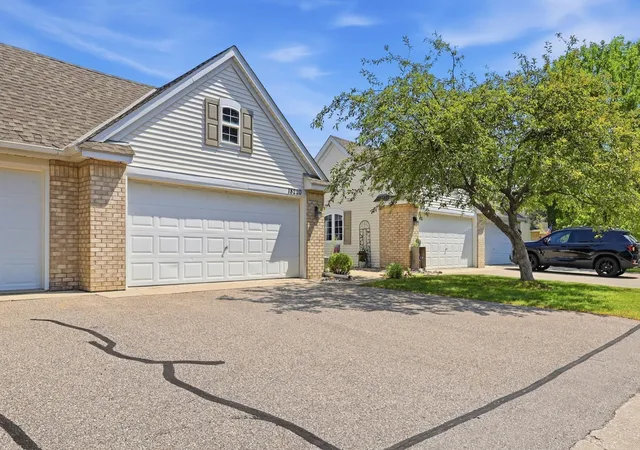 2nd image of 18220 Cattail Ct, Eden Prairie, MN 55346 | MLS# 7115273