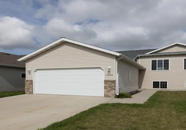 Photo 2 of Townhouse for sale at 2524 31st Avenue S, Moorhead, MN 56560 | MLS# 7115278 | Listing updated on 2026-10-16