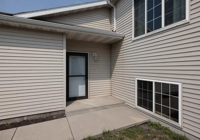 Photo 3 of Townhouse for sale at 2524 31st Avenue S, Moorhead, MN 56560 | MLS# 7115278 | Listing updated on 2026-10-16