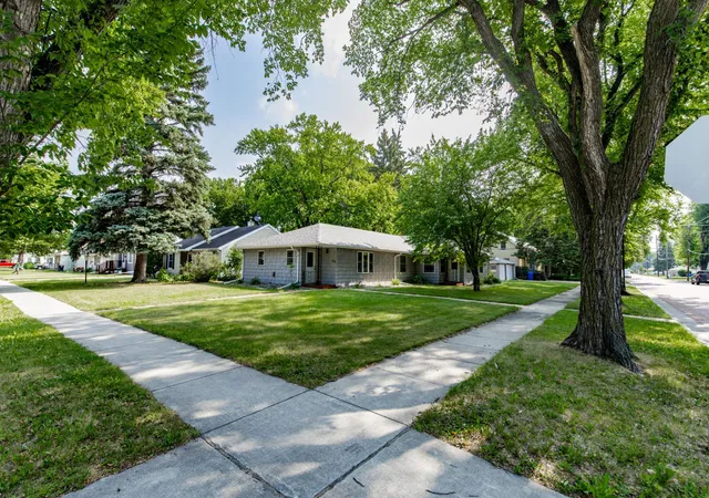 Photo 3 of Sale Pending at 1601-1603 Broadway N, Fargo, ND 58102 | MLS# 7115283 | Listing updated on 2026-08-27