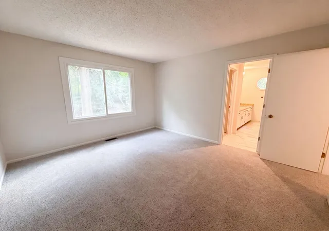 Photo 4 of Single family home for sale at 2509 Oakwood Dr, Burnsville, MN 55306 | MLS# 7115345 | Listing updated on 2026-08-06