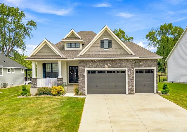 1st image of 1471 Palmer Dr N, Lake Elmo, MN 55042 | MLS# 7115389