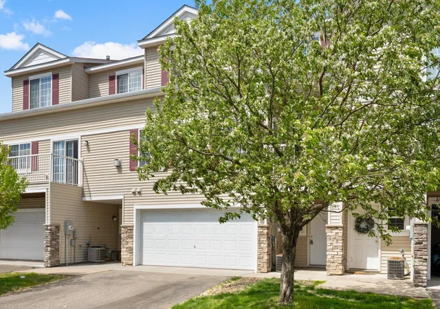 Photo 3 of Single family home for sale at 6833 Pine Crst Trl S, Cottage Grove, MN 55016 | MLS# 7115399 | Listing updated on 2026-07-25