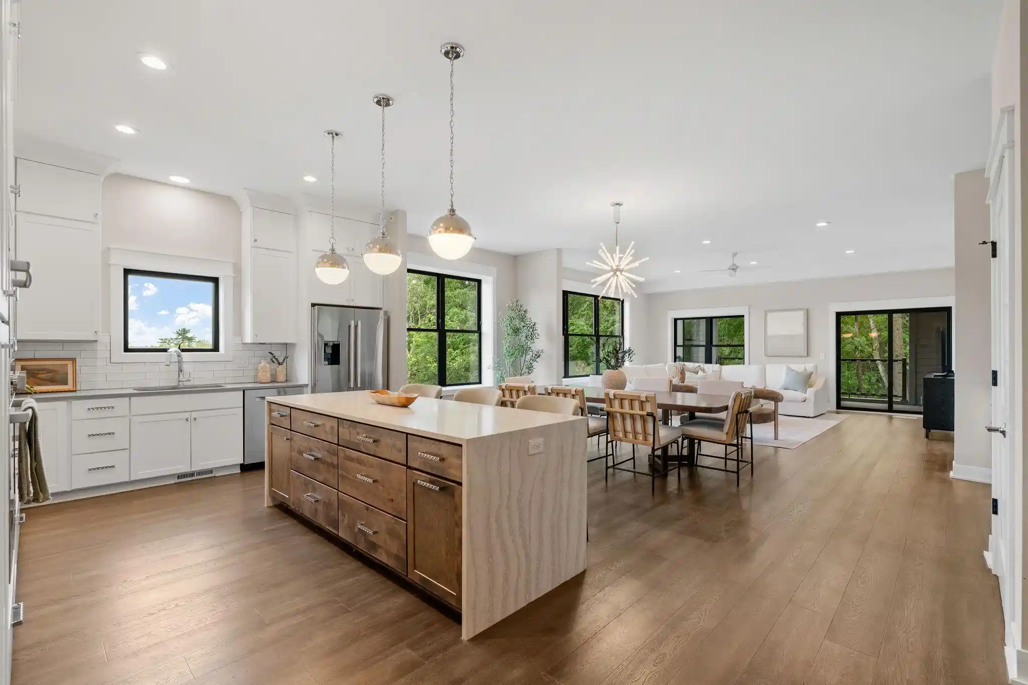 Listing Photo 1 - Condo for sale in 5754 Shady Oak Rd S located at 5754 Shady Oak Rd S, Minnetonka, MN 55343 - Unit 5754 Shady Oak Rd S