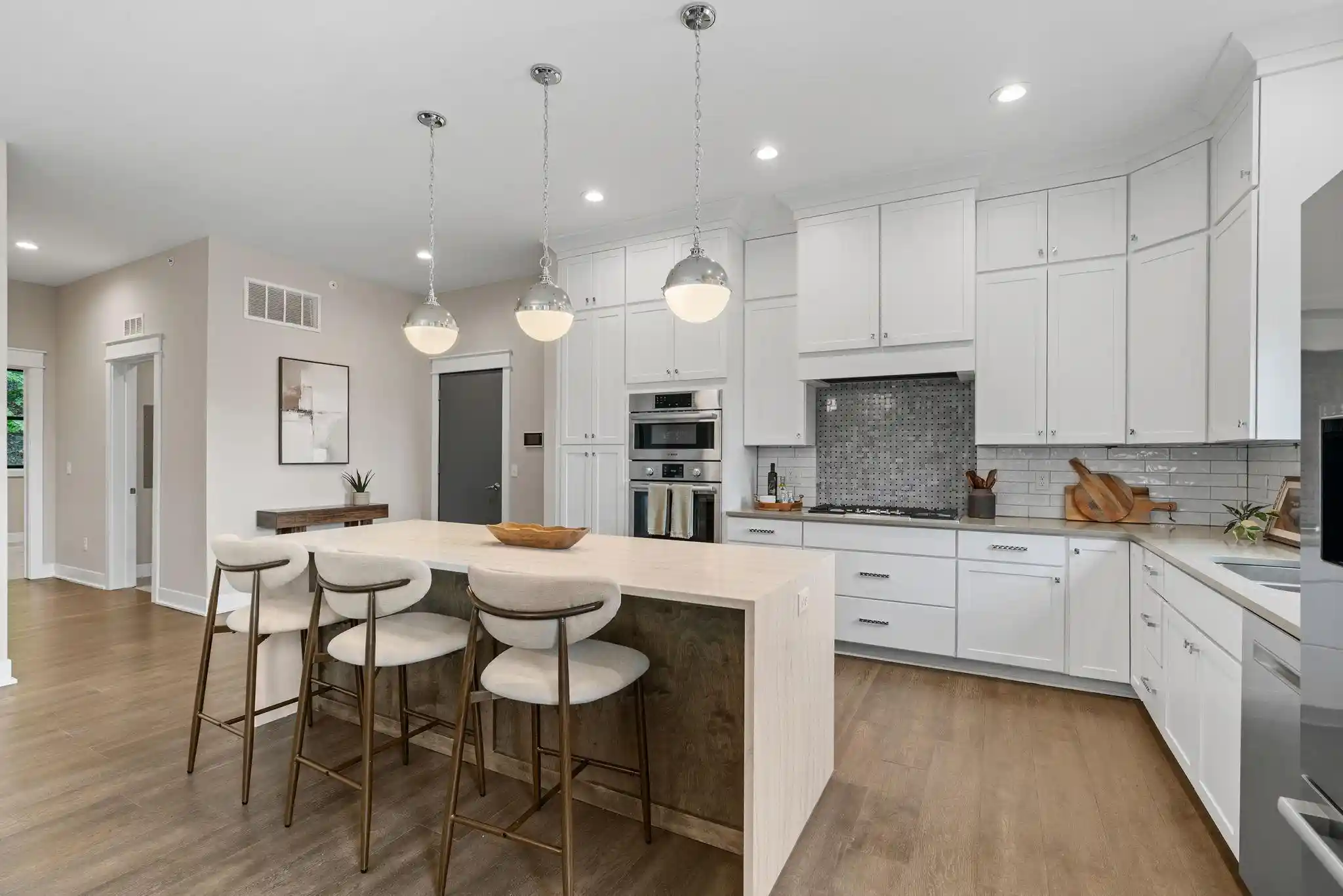 Listing Photo 2 - Condo for sale in 5754 Shady Oak Rd S located at 5754 Shady Oak Rd S, Minnetonka, MN 55343 - Unit 5754 Shady Oak Rd S