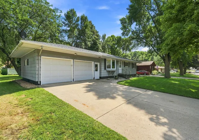 2nd image of 1412 Elm Ave N, Glencoe, MN 55336 | MLS# 7115424
