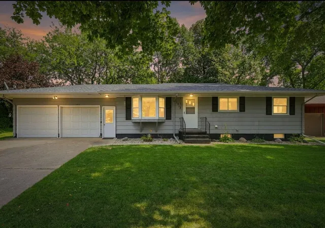 33rd image of 1412 Elm Ave N, Glencoe, MN 55336 | MLS# 7115424