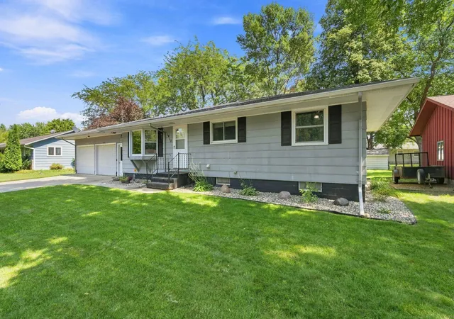 3rd image of 1412 Elm Ave N, Glencoe, MN 55336 | MLS# 7115424