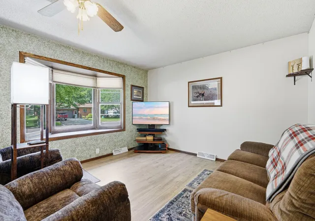 5th image of 1412 Elm Ave N, Glencoe, MN 55336 | MLS# 7115424