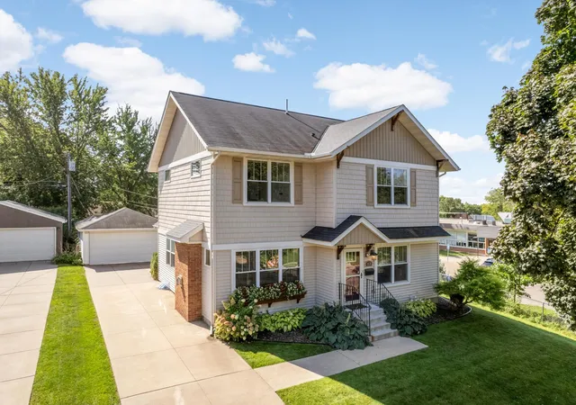 Photo 1 of Sale Pending at 1636 Saunders Ave, Saint Paul, MN 55116 | MLS# 7115437 | Listing updated on 2026-09-16