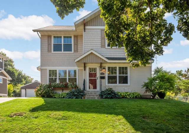 Photo 2 of Sale Pending at 1636 Saunders Ave, Saint Paul, MN 55116 | MLS# 7115437 | Listing updated on 2026-09-16