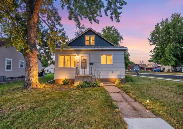 1st image of 114 Pershing Ave N, New Prague, MN 56071 | MLS# 7115446