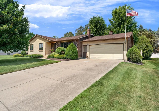 1st image of 520 Young Dr, Owatonna, MN 55060 | MLS# 7115462